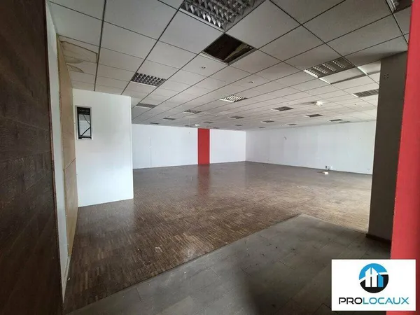 Local commercial 457 m²