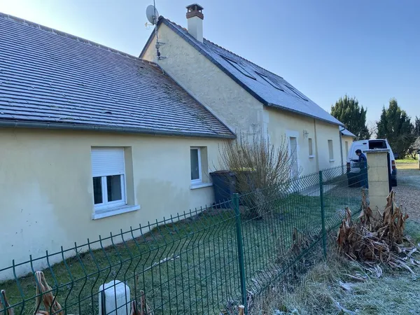 maison T8 avec cour espace vert à Vernoil 49390