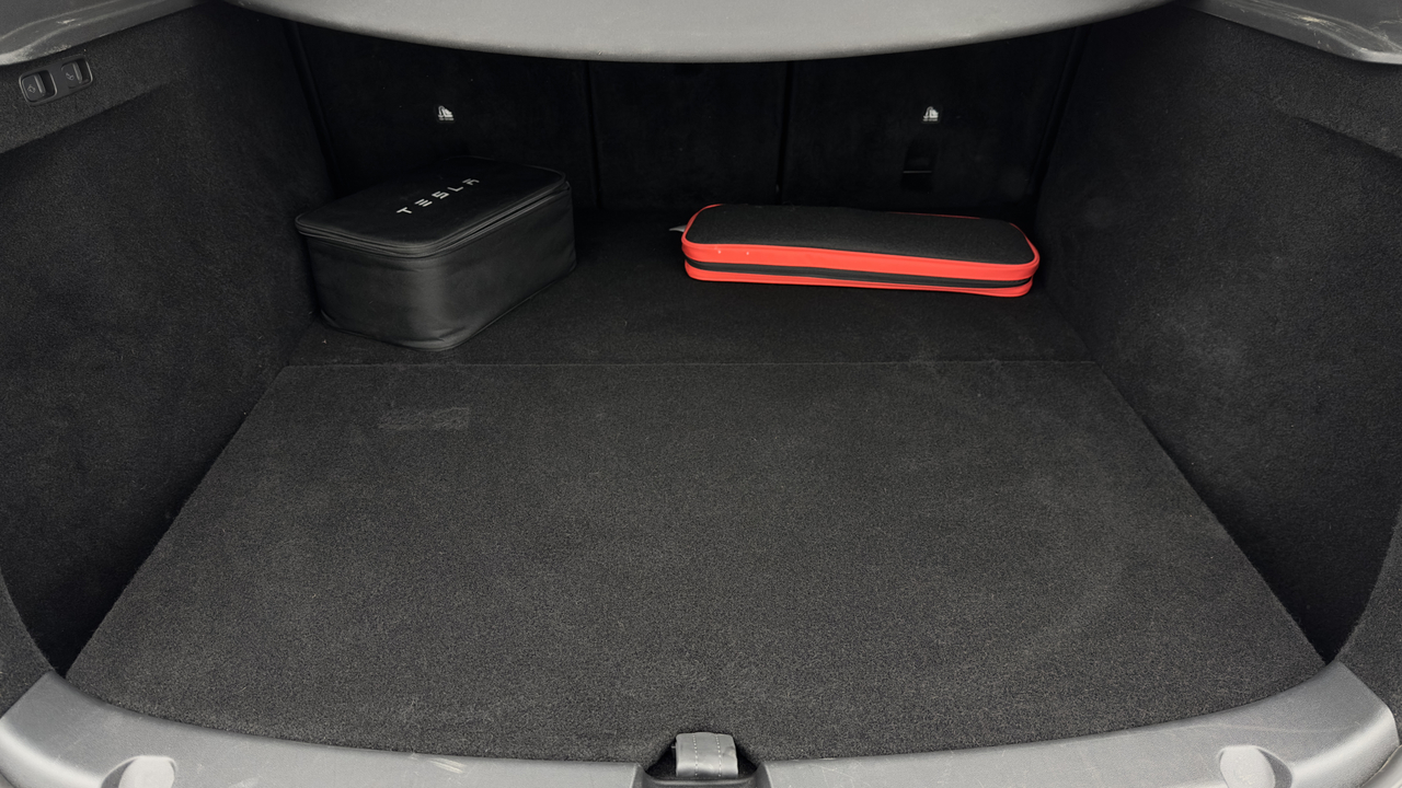 Tesla MODEL Y Standard RWD — photo 34