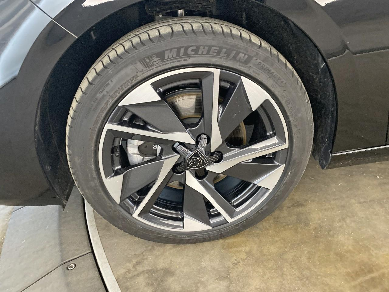 Peugeot 308 sw hybrid 145 e-dcs6 allure — photo 11