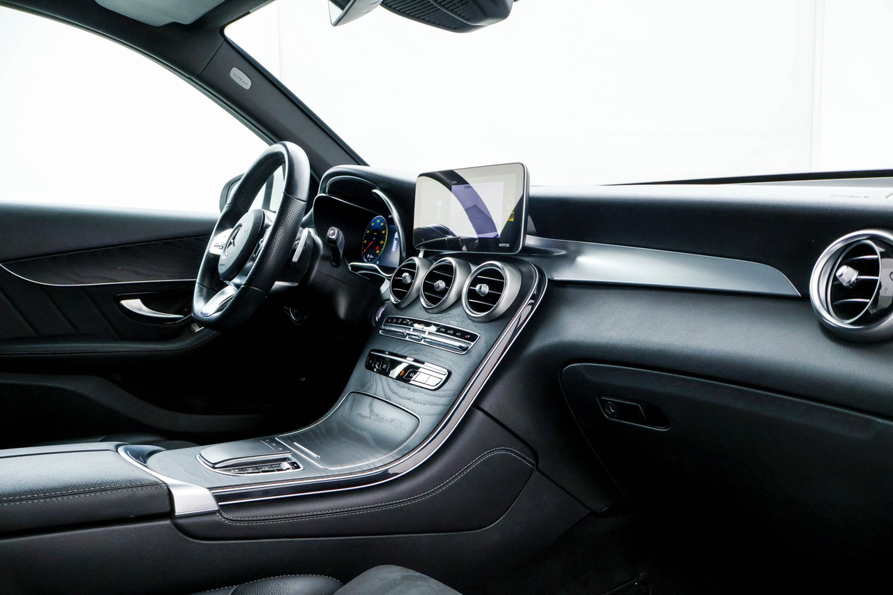 Mercedes GLC — photo 32