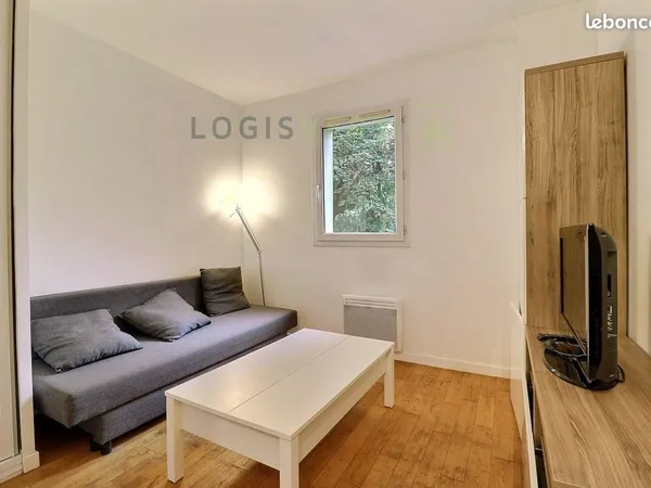Studio 1 pièce 13 m²