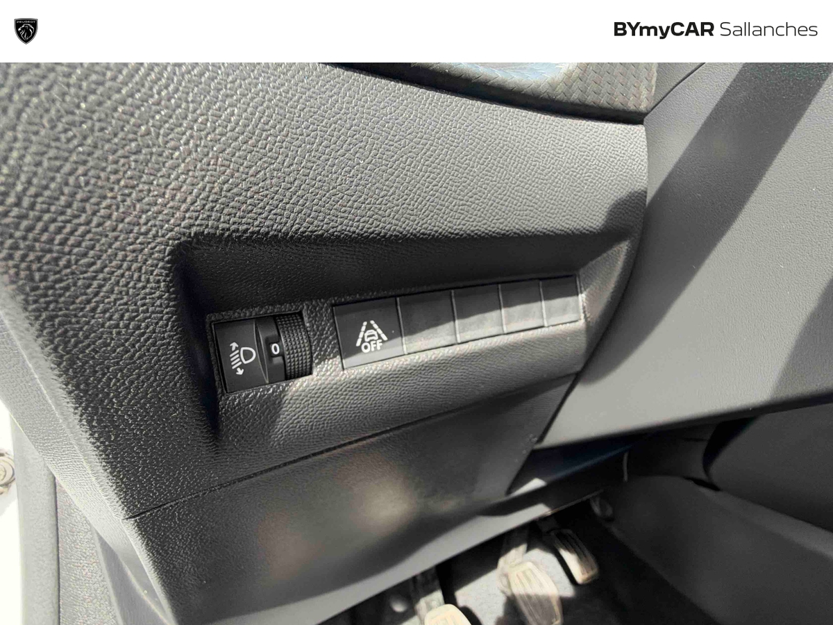 Peugeot 208 PureTech 100 S&amp;S BVM6 — photo 31