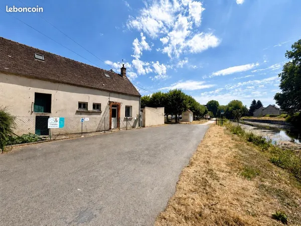 Maison de plain-pied hyper-centre Nemours| Cours et garage | 47 + 98 m²