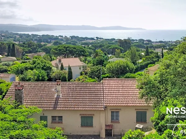 Opportunité ! Parc de Cavalaire, villa d'environ 140 m² avec vue mer sur un terrain piscinable d'env