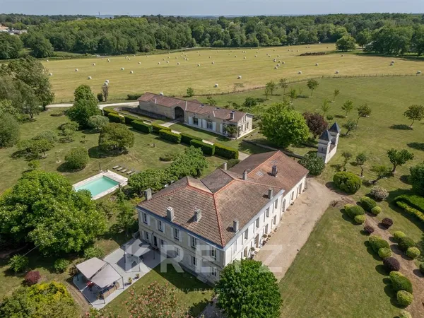 TRESSES - Domaine de Maître et parc de 3,7 hectares : L'exceptio