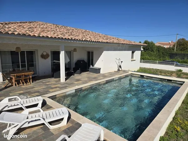 Villa récente avec piscine
