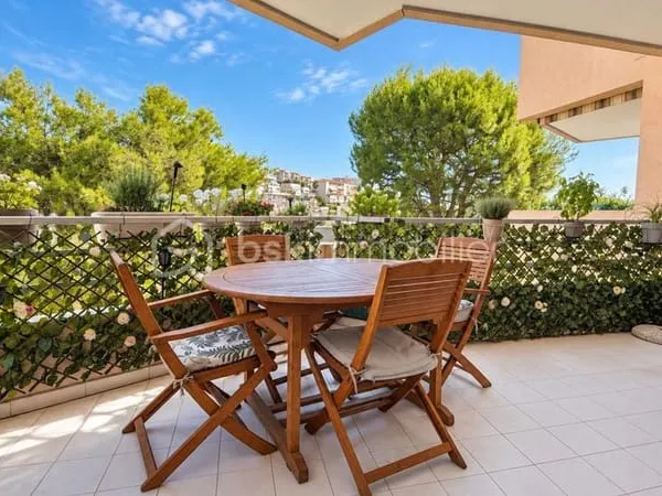 NICE OUEST - APPARTEMENT 4 PIÈCES  3 CHAMBRES  TERRASSE  GARAGE  PISCINE