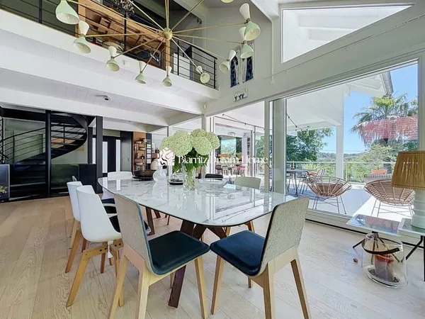 Maison d'architecte avec vue
