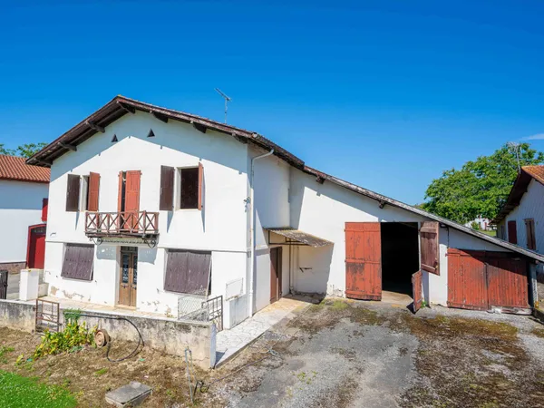 MAISON DE CARACTÈRE À FORT POTENTIEL À LABETS-BISCAY !