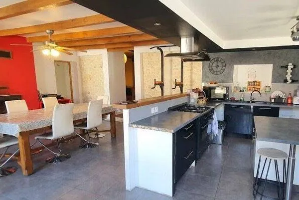 Maison 9 pièces 161 m²