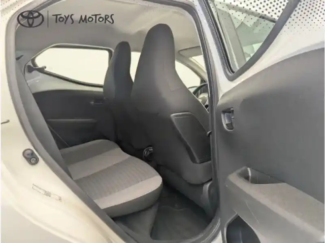 Toyota Aygo x-play 1.0 72 ch bva5 — photo 12