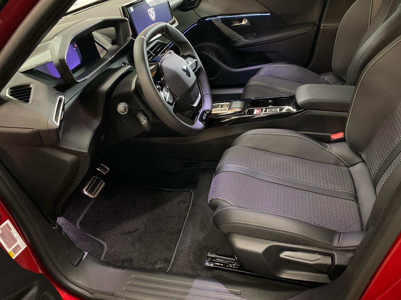 Peugeot 2008 e-2008 156ch gt — photo 9