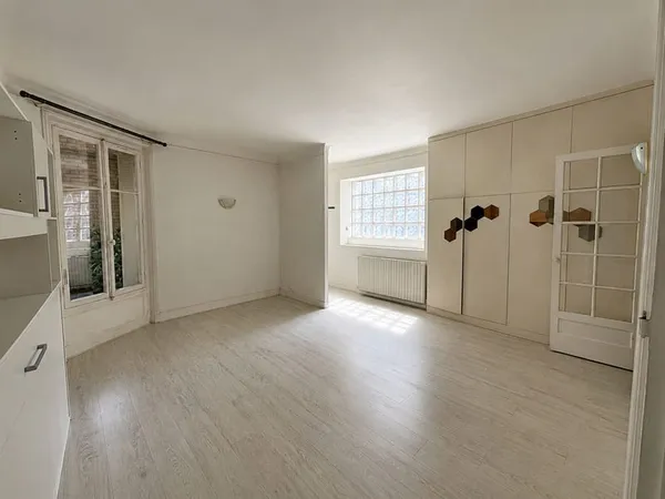 Paris 16e Ranelagh : 3 pièces sur cour, avec une pièce annexe en plus