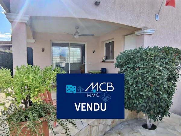 Maison de plain pied dans domaine avec piscine