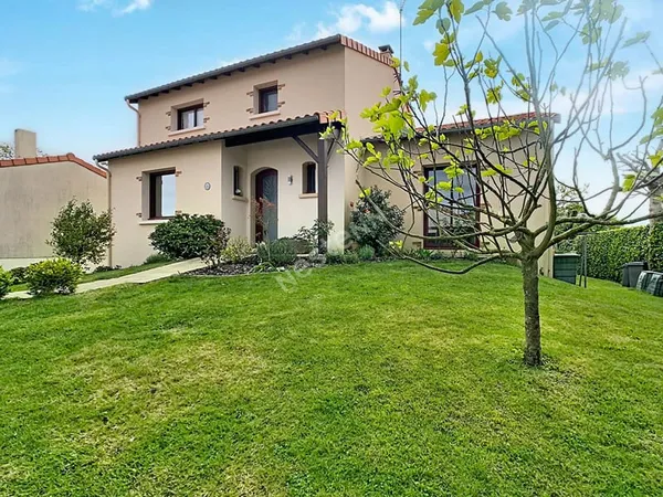 Maison Saint Andre De La Marche 8 pièce(s) 174m2