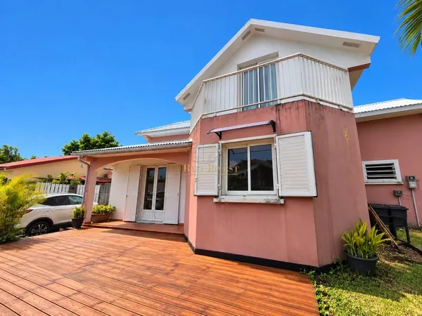 À vendre - Maison T5/6 avec piscine - Saint-Benoît