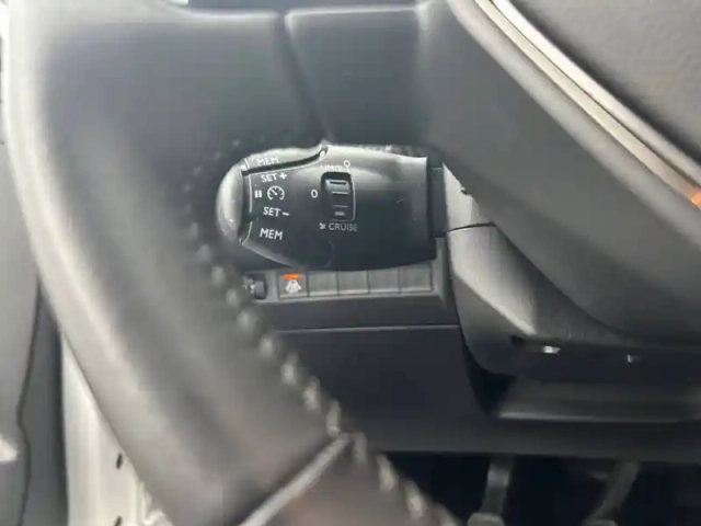 Peugeot 208 puretech 75 s&amp;s bvm5 — photo 79