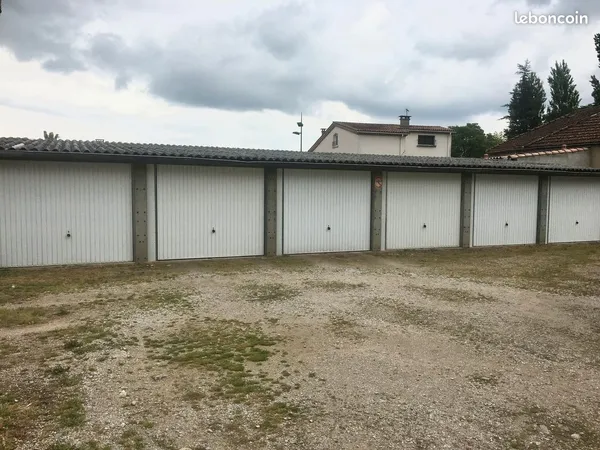 Loue Garage Box