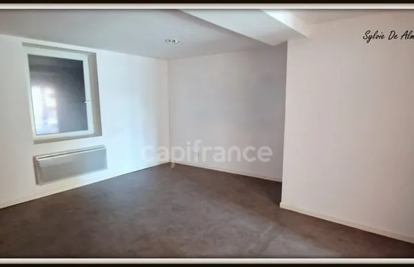 Immeuble de village, fort Potentiel à vendre BAGE LE CHATEL (01) 106m² environ