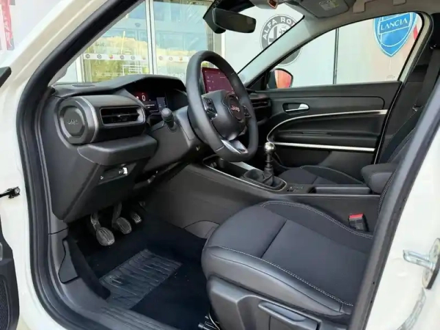 Jeep Avenger 1.2 turbo t3 100ch altitude — photo 7