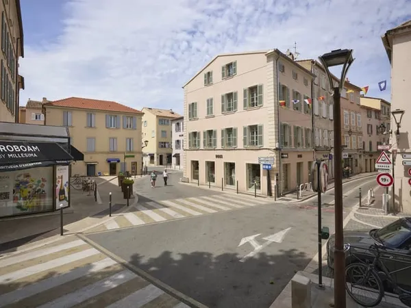 EXCLUSIVITÉ - À VENDRE - DROIT AU BAIL - SAINT-TROPEZ