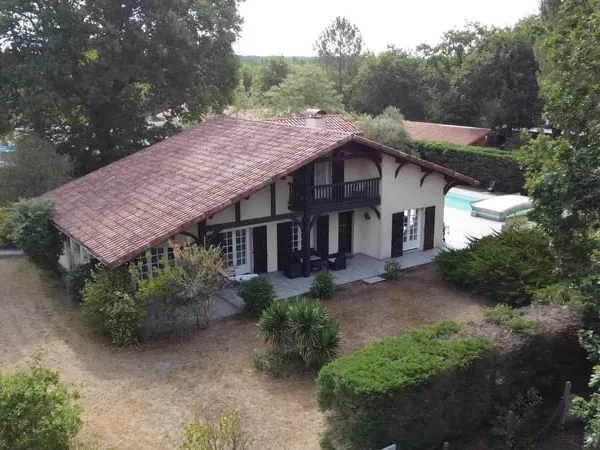 Une maison familiale, un extérieur exceptionnel? et une belle opportunité à saisir !