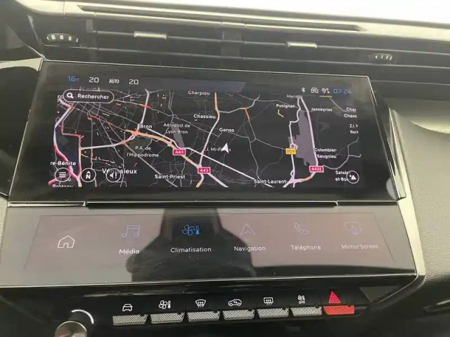 Peugeot 308 phev 180 e-eat8 — photo 1