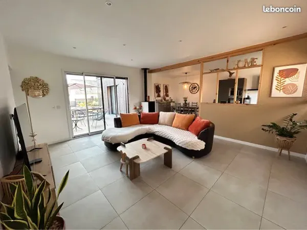 Maison bois de plain-pied, 2 chambres, terrain de 522 m², proche commerces et plage
