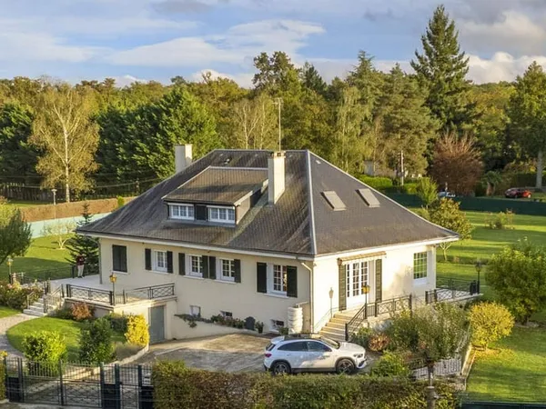 Villa 9 pièces 210 m²
