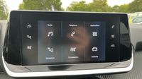 Peugeot 208 e-208 136ch Like — photo 28