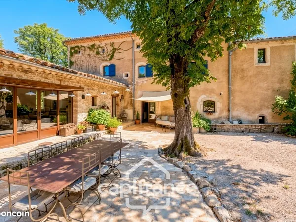 Hôtel 524 m²