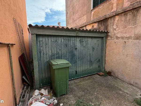 Terrain à bâtir avec garage centre village 35m²