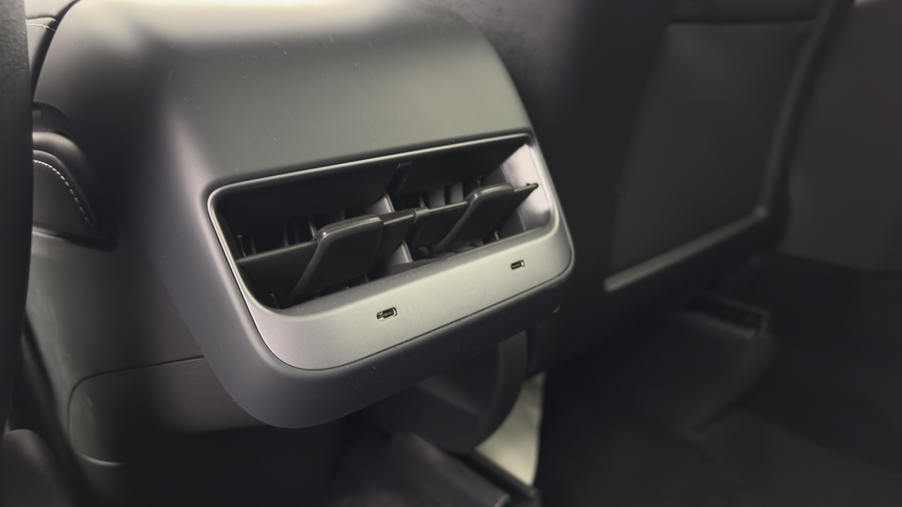 Tesla MODEL Y Standard RWD — photo 31