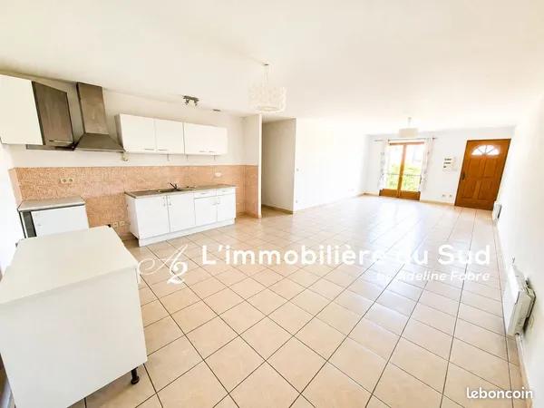 Grand appartement T3 + Bureau + 1 place de stationnement