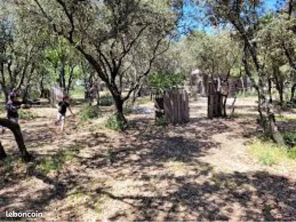 Terrain de loisirs Jardin