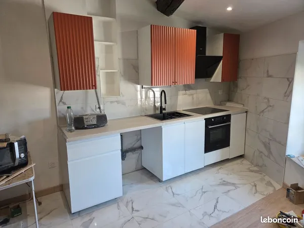Appartement entièrement rénové - Centre Eyguières