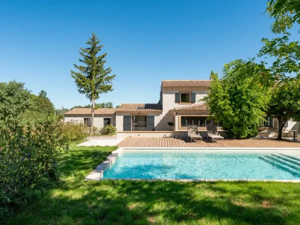 Vends maison entièrement réhabilitée avec piscine