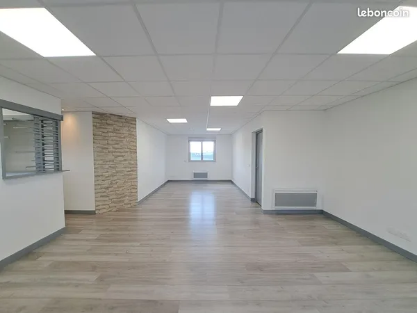 Local 68 m² Troyes