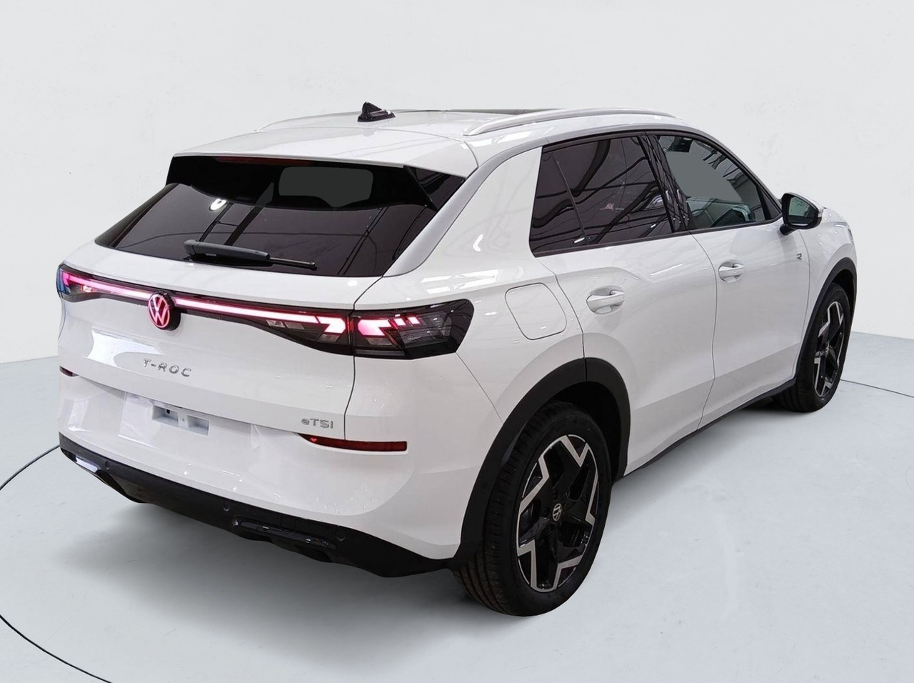 Volkswagen T-Roc — photo 6