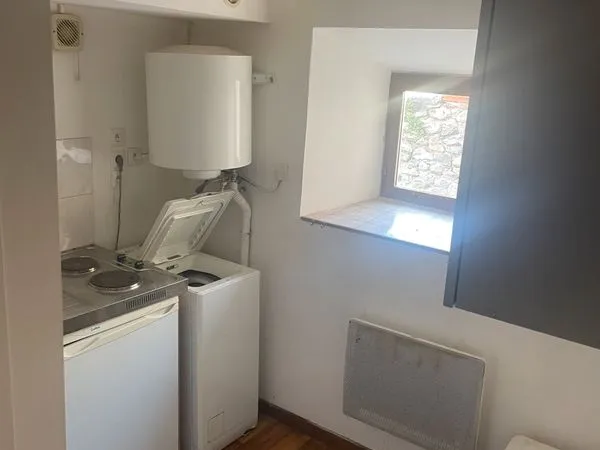 A LOUER T1 Duplex 19 m2 à MONTAIGUT 63700 près St Eloy et St Gervais 280 C.C
