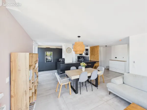 Strasbourg-Ganzau Particulier vend superbe appartement de 99 m² avec 63 m² d'extérieurs sans vis-à-v
