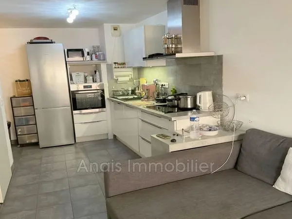 Ville de Cogolin, appartement type deux pièces de 41 m² en RDC