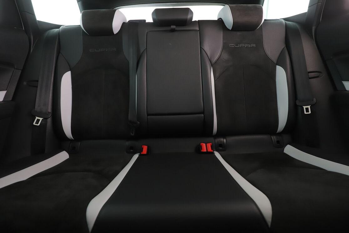 Seat Leon ST 2.0 TSI Cupra DSG6 — photo 14
