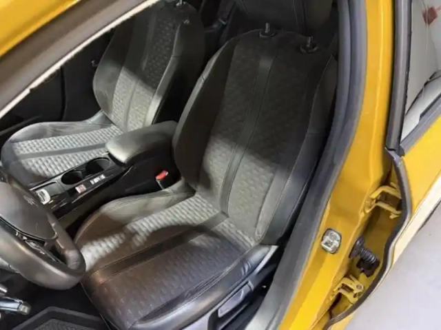 Peugeot 208 1.2 puretech 100ch s&amp;s roadtrip eat8 — photo 13