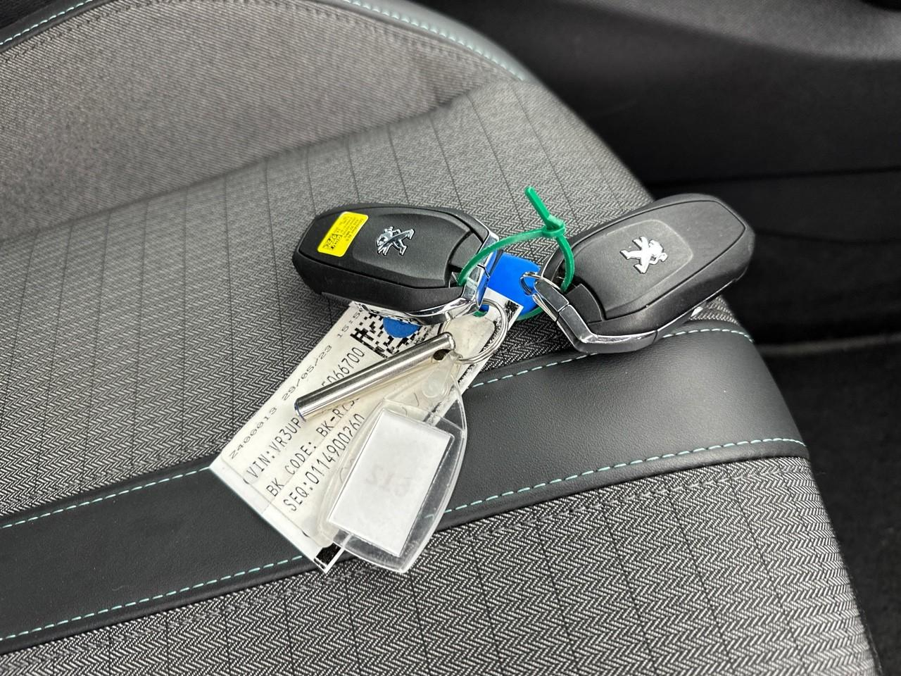 Peugeot 208 puretech 100 s&s eat8 active pack — photo 34