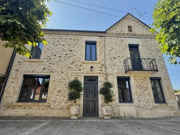 Saint Vite Maison en pierre avec 3 chambres, maison des ami et jardin
