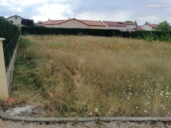 Terrain constructible 918m²