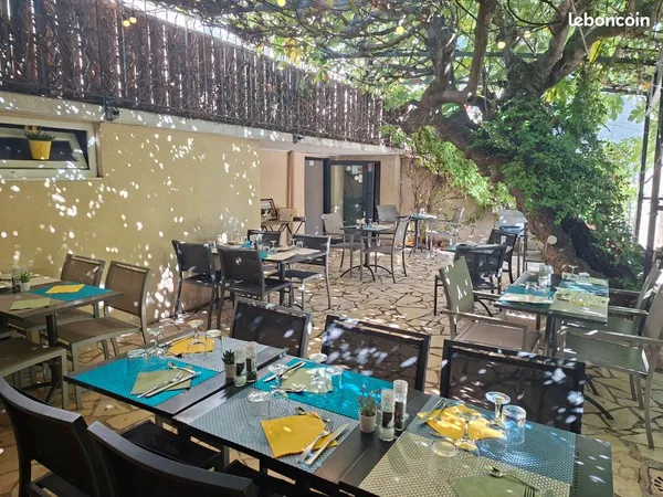 à vendre - restaurant à morières-lès-avignon - clientele fidele - terrasse