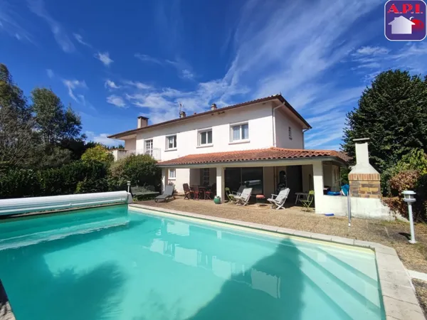 Maison 6 pièces 205 m²